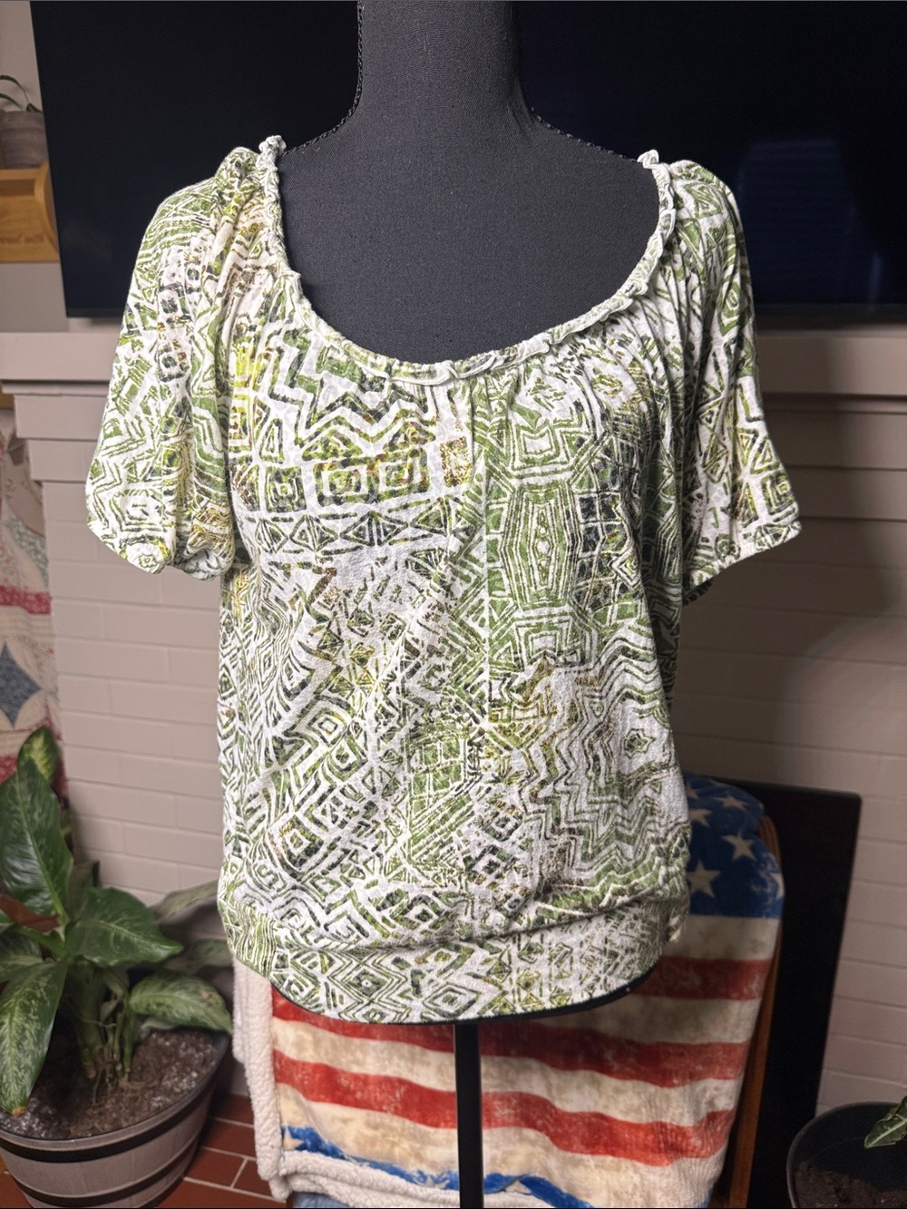 AGB Green and White Geometric Scoop Neck Blouse